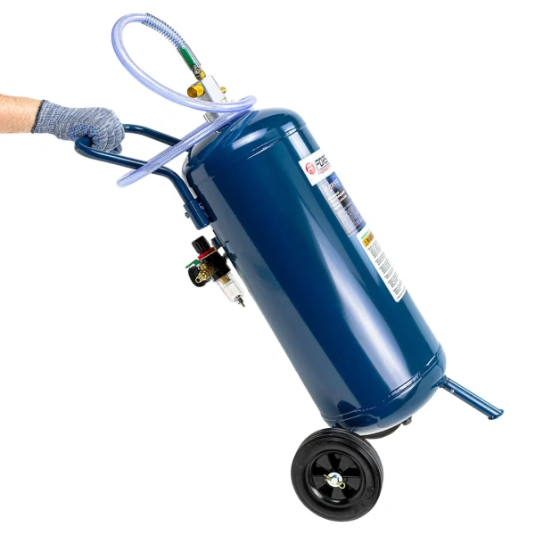 Передвижной пескоструйный аппарат напорного типа (бак 26л, 155,8л/мин, рабоч.давление 2,5-6 bar, шланг 1,5м) в комплекте с соплами 3шт