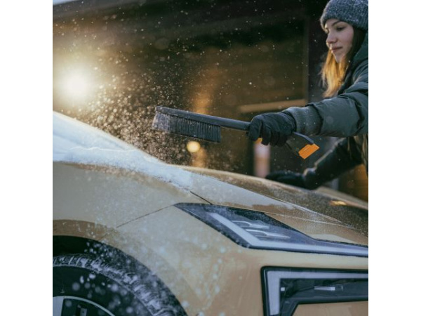 Щетка для снега 47см со скребком Solid FISKARS