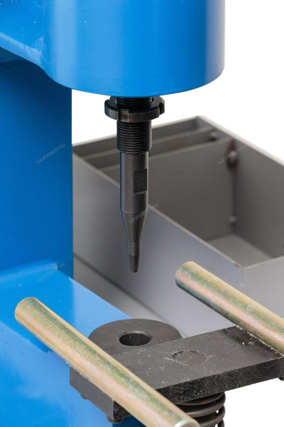 Пневмо-гидравлический станок для заклепки тормозных колодок NORDBERG NR6H