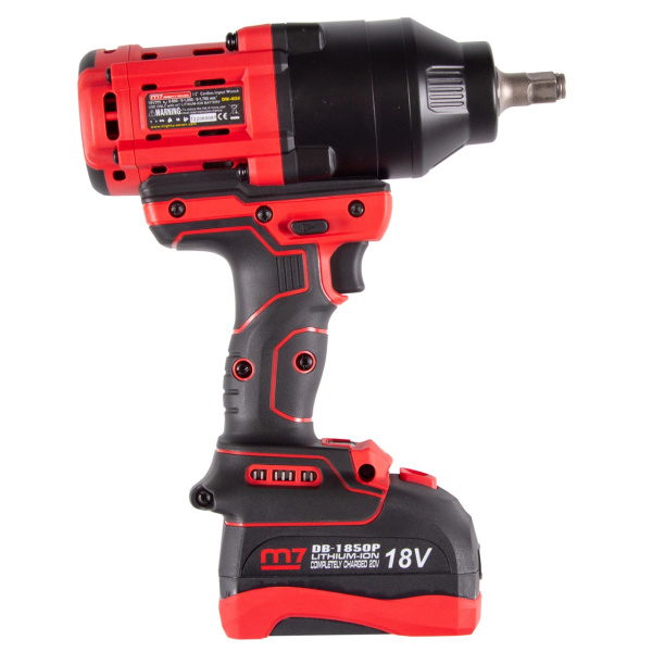 Гайковерт аккумуляторный ударный MIGHTY SEVEN DW-402AL (1/2", 1700 НМ, 18 В, кейс, в комплекте фонарь)
