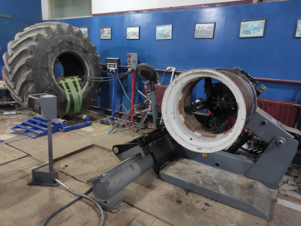 Стенд шиномонтажный для грузовых автомобилей 14-56" Хорекс Авто LC590D