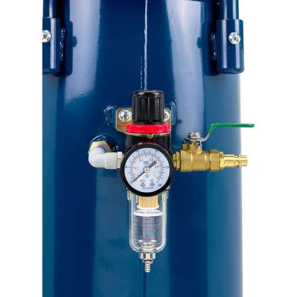 Передвижной пескоструйный аппарат напорного типа (бак 26л, 155,8л/мин, рабоч.давление 2,5-6 bar, шланг 1,5м) в комплекте с соплами 3шт