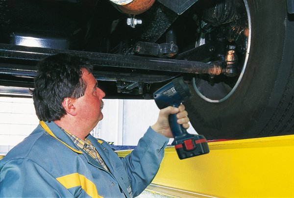 Стенд контроля состояния подвески и рулевого управления для грузовых автомобилей с нагрузкой на ось до 20 т LMS 20