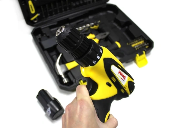 Набор инструментов с шуруповертом 68пр.1/4''(6гр)(5-13мм,шарнирно-губцевый инстр.,отвертки,биты,молоток,сверла,12В,0-1350об/мин,28N/M)