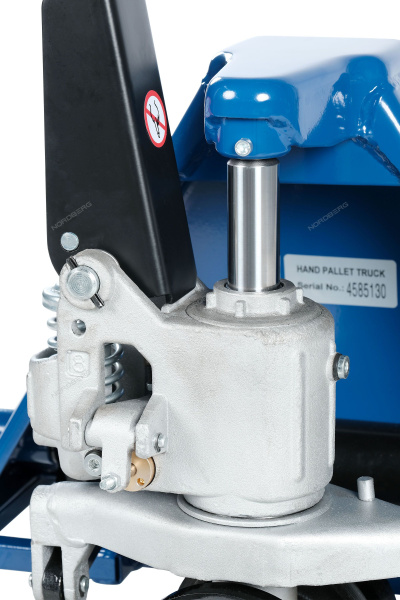 Тележка (рохля) складская гидравлическая с низким подхватом 1 т, с полиуретановыми колесами, мин. высота 35 мм NORDBERG N3903-10