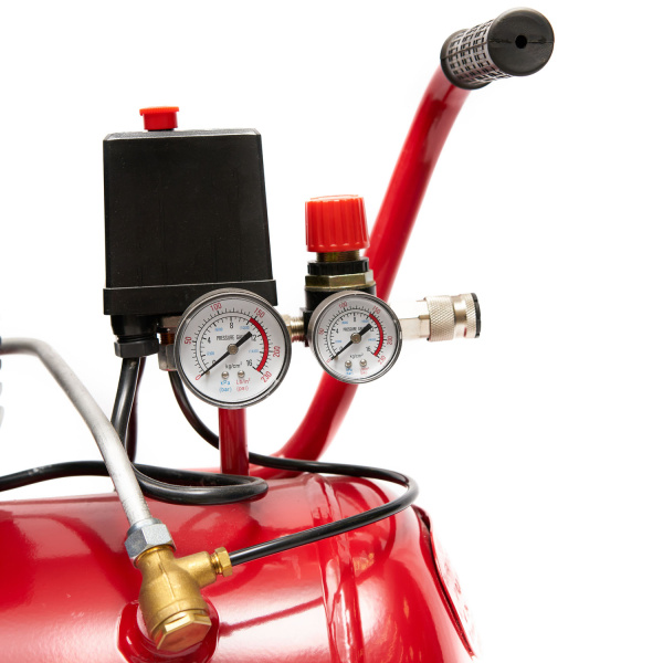 Компрессор поршневой ROSSVIK СБ4/С-24.J1048В (260 л/мин, 8 бар, ресивер 24 л, 220 В/1,8 кВт)