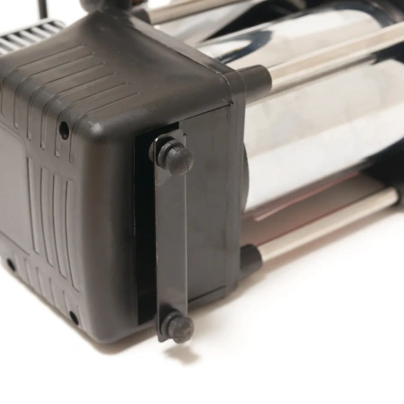 Компрессор поршневой автомобильный двухцилиндровый с фонарем в пластиковом кейсе F-2014360 ''FORSAGE''(65л/мин, 23А) 12V