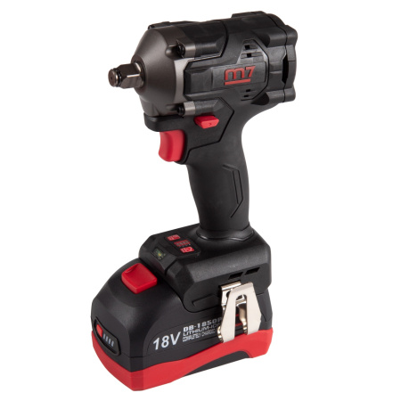 Гайковерт аккумуляторный ударный MIGHTY SEVEN DW-404A (1/2, 900 Нм, 18 В, укороченный, 4 предмета, кейс)