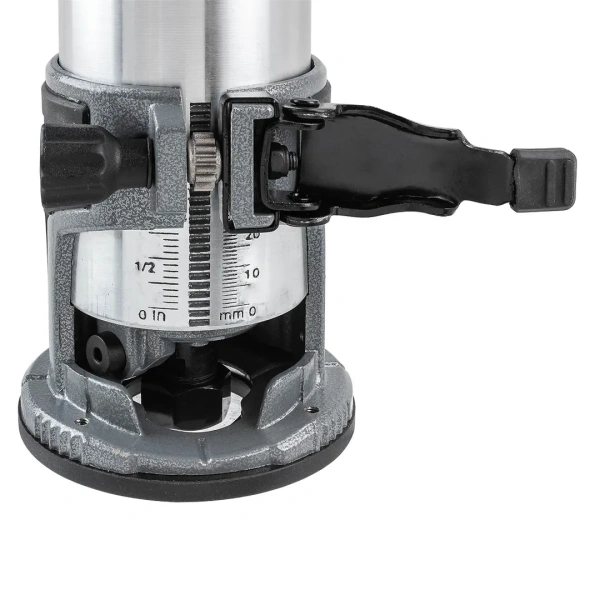 Фрезер ручной (710Вт, 13000-33000 об/мин, ход фрезы 36мм, диаметр цангового патрона 6,8мм)