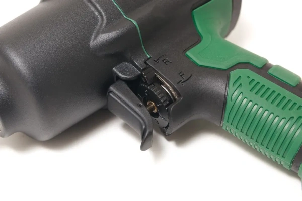 Пневмогайковерт ударный ''Twin Hammer''с реверсом и регулировкой усилия в облегченном корпусе 1/2''(1450Hм, 7000 об/мин,6.3bar,198 л/мин,вес 2кг)