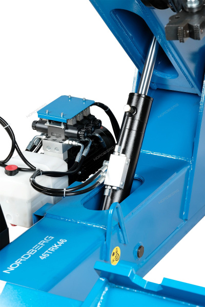 Шиномонтажный станок для грузовых авто 380В 14"-46" NORDBERG 46TRK46