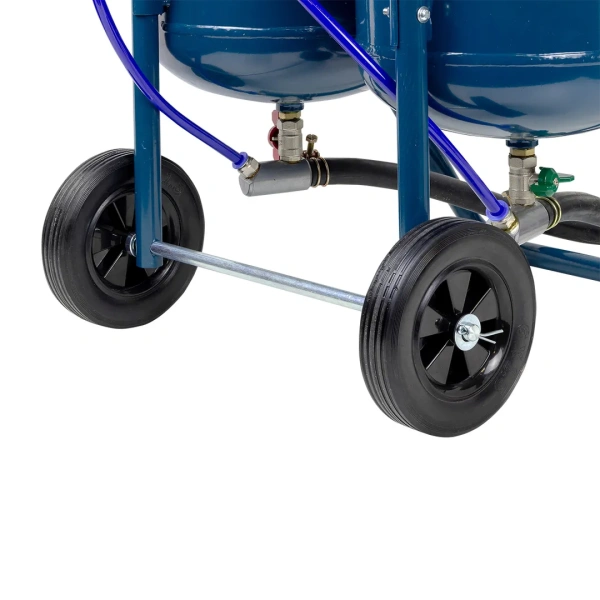 Передвижной пескоструйный аппарат напорного типа (2 бака 26л, 155,8л/мин, 2,5-6 bar, шланг под мягк.фракцию 1.5м, шланг под пистолет 3.2м) +сопла 5шт