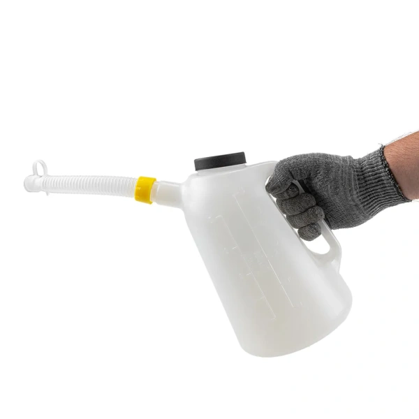 Емкость мерная пластиковая для заливки масла 3л с крышкой Емкость мерная пластиковая для заливки масла 3л с крышкой