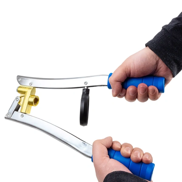 Шприц для нагнетания густой смазки двухрычажный под тубу (трубка стальная 150мм,гибкий шланг 300мм,внутр.диаметр кольца под тубу 62мм, 5000-10000PSI)