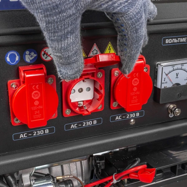 Генератор автономный бензиновый (1670/5000Вт ном., 3 роз. 220В~50Гц+роз.400В, двиг.13л.с., бак для бензина 25л, бензин АИ-92, время раб. 8ч, шум 97дБ)