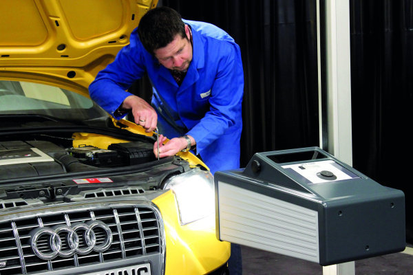 Прибор для проверки и регулировки света фар MLT 1000