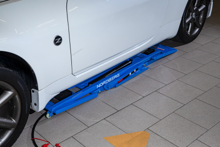 Подъемник ножничный 2,5т, портативный, мобильный 220В NORDBERG N633-2,5