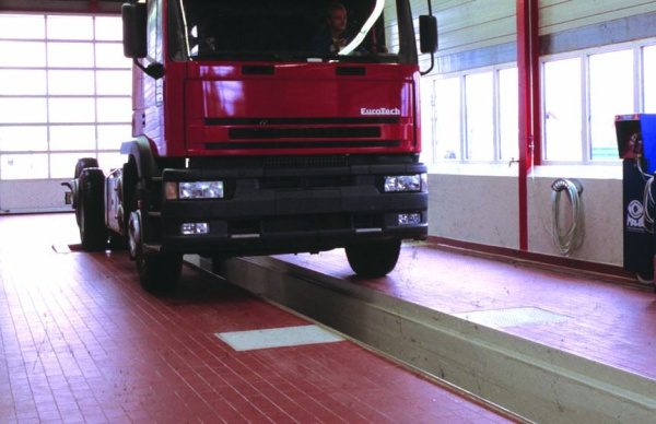 Стенд контроля состояния подвески и рулевого управления для грузовых автомобилей с нагрузкой на ось до 20 т LMS 20