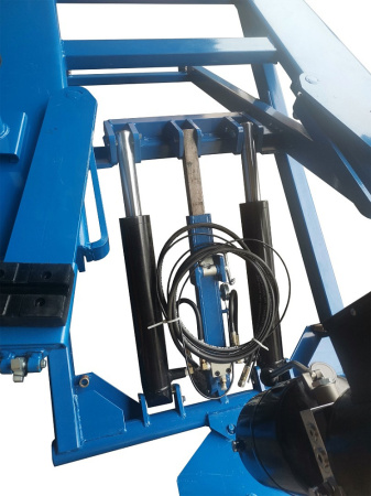 Подъемник F27 AE&T (2.6т) ножничный передвижной