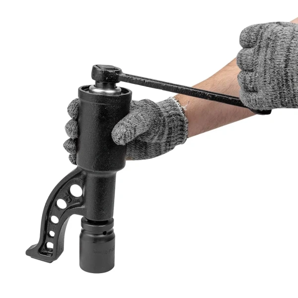 Набор инструмента: гайковерт ручной с редуктором в комплекте с головками