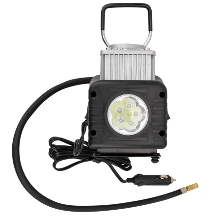 Компрессор автомобильный поршневой двухцилиндровый с аналоговым манометром и встроенным фонарем (12В, 20А, 65л/мин, 7бар) в пласт.кейсе