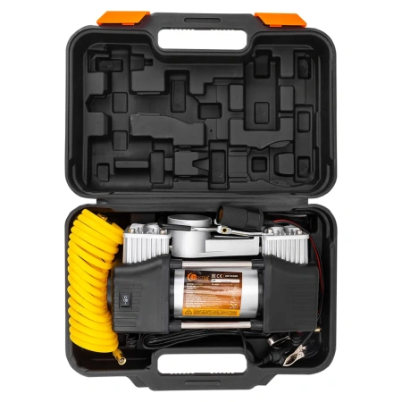 Компрессор автомобильный поршневой двухцилиндровый с аналоговым манометром и встроенным фонарем (12В, 20А, 65л/мин, 7бар) в пласт.кейсе