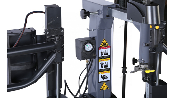 Станок шиномонтажный автомат инверторный NORDBERG 4643ID (стол с накладками, 220 В, серый)