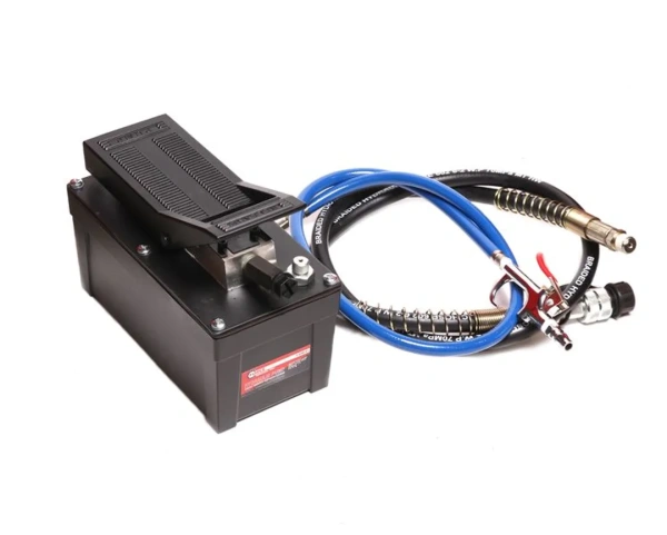 Насос пневмогидравлический ножной (объем масла - 1.6л, давление - 700 bar )