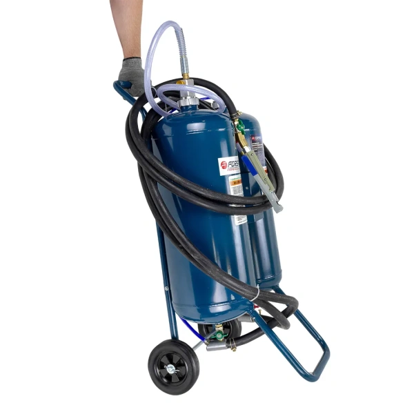 Передвижной пескоструйный аппарат напорного типа (2 бака 26л, 155,8л/мин, 2,5-6 bar, шланг под мягк.фракцию 1.5м, шланг под пистолет 3.2м) +сопла 5шт