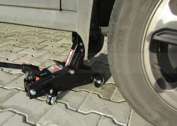 Домкрат подкатной гидравлический 2 т (h min 135мм.h max 300мм)