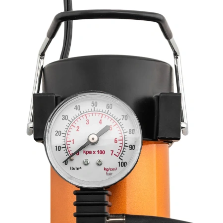 Компрессор автомобильный поршневой одноцилиндровый с аналоговым манометром (12В, 10А, 30л/мин, 7бар) в комплекте с переносной сумкой