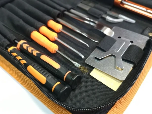 Паяльник электрич.-й с набором инструментов и аксессуаров 17пр(220V,50Hz,60W,пинцет-2шт,крючки-4шт,лопатки-6шт,отвертки-РН000,SL3мм,расходники)в сумке