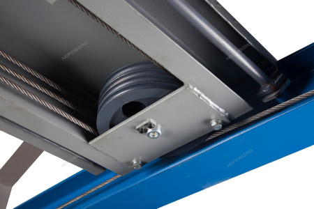 Подъемник четырехстоечный 4.5т NORDBERG 4445J c ручной траверсой 2т для слесарных работ