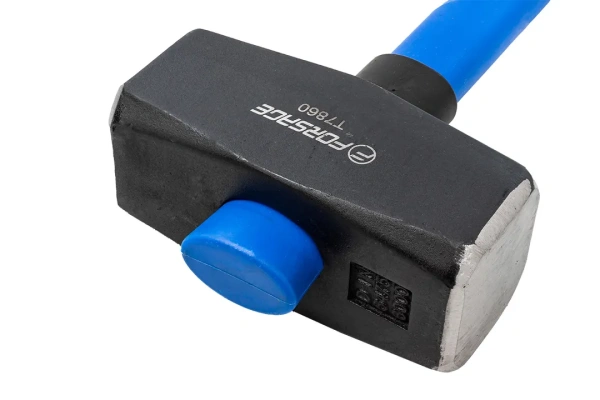 Кувалда с фиберглассовой ручкой и резиновой противоскользящей накладкой (6000г,L ручки-800мм)