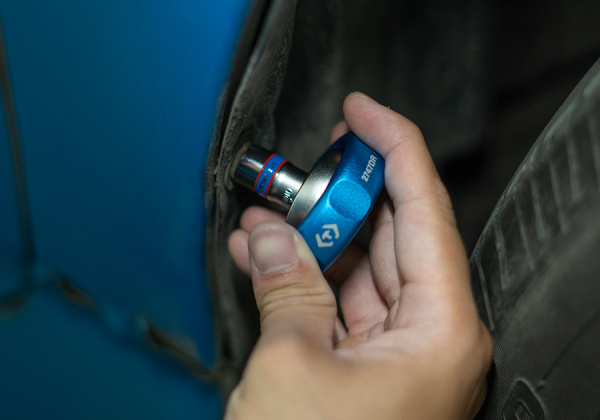 KING TONY Трещотка компактная 1/4", 72 зубца, дисковый механизм