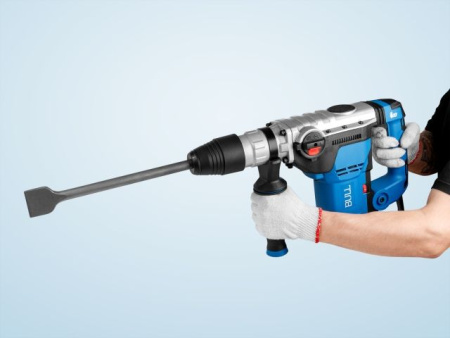 Перфоратор BULL BH 4002 в чем. 1250 Вт, 2-9 Дж, 40 мм, 3 реж. + 1 зуб., 1 сверло, SDS-max, рег. об.