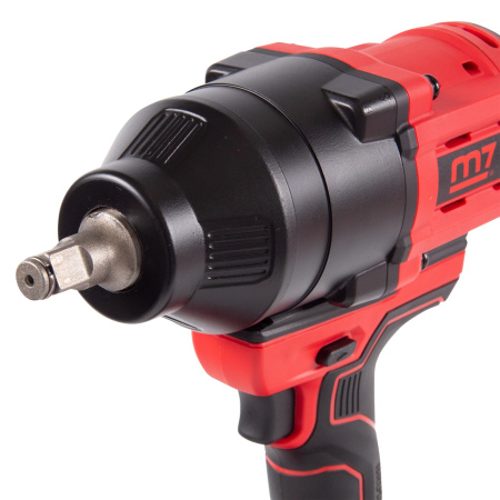 Гайковерт аккумуляторный ударный MIGHTY SEVEN DW-402AL (1/2", 1700 НМ, 18 В, кейс, в комплекте фонарь)