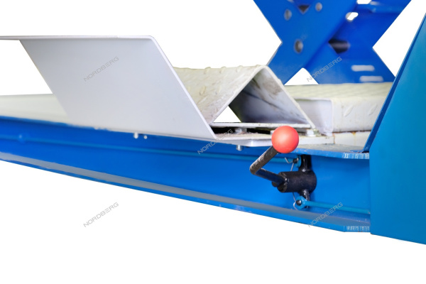 Подъемник четырехстоечный NORDBERG 4440J (4т) c траверсой для сход-развала