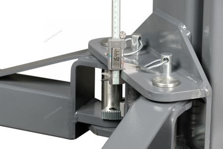 Подъемник 380V 2х стоечный с нижней синхронизацией г/п 4,5т NORDBERG N4124AM-4,5G