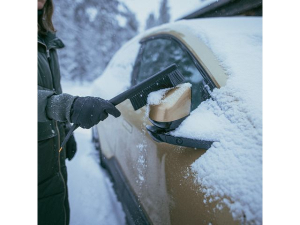 Щетка для снега 47см со скребком Solid FISKARS