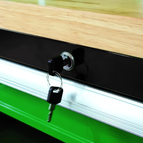 Верстак металлический передвижной 485х1480х2130мм (перфорация: 530х2130мм, деревянная столешница: 40х485х2130мм, шкаф одностворчатый: 460х590х680мм)