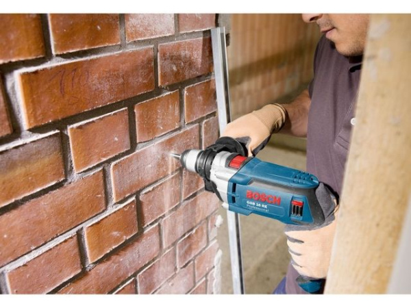 Дрель ударная BOSCH GSB 16 RE Professional в чем.