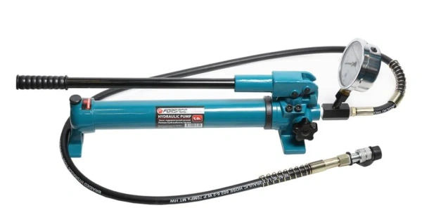 Насос гидравлический ручной с манометром(20-700bar,емкость масла-1л, длина-600мм,ширина-120мм,высота-240мм)