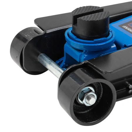 Домкрат подкатной гидравлический низкопрофильный 3т (усиленный корпус,поворотная ручка 360°,h min 85мм, h max 380мм) в пласт.кейсе