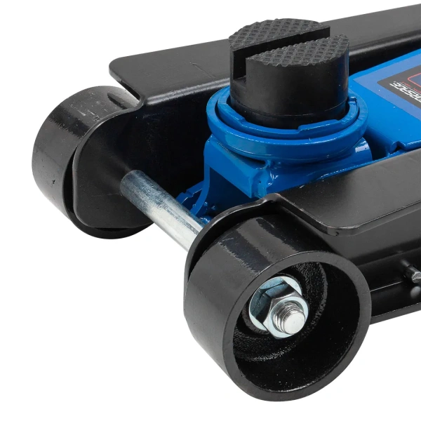 Домкрат подкатной гидравлический низкопрофильный 3т (усиленный корпус,поворотная ручка 360°,h min 85мм, h max 380мм) в пласт.кейсе