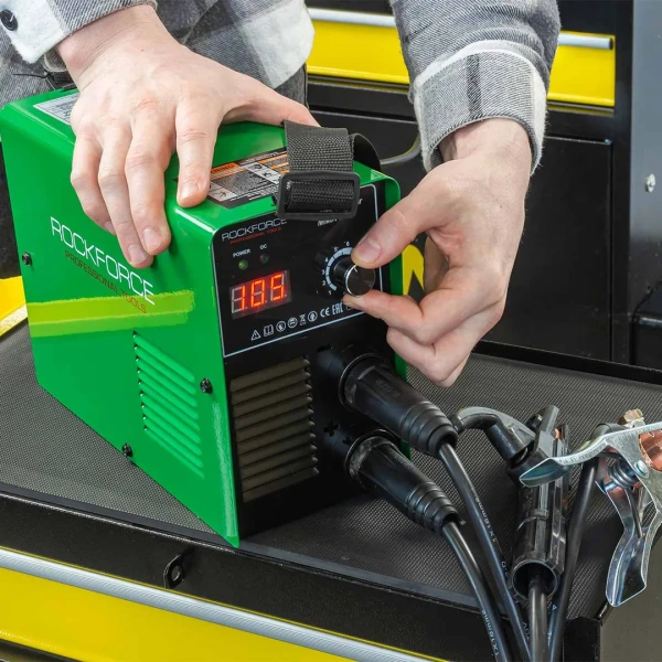 Сварочный аппарат (4.5кВт, 230В, диаметр электрода - 1.6-4мм, сварочный ток - 20-220А)