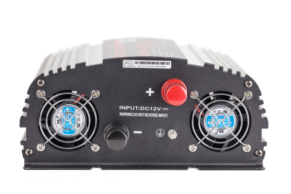 Автомобильный инвертор Geofox MD 1500W/12v- 2р