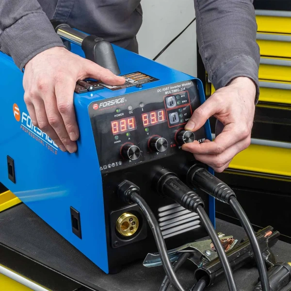 Сварочный аппарат (5.7кВт, 230В, диаметр электрода - 1.6-4мм, диаметр проволоки - 0.6-1мм, сварочный ток - 40-224А)