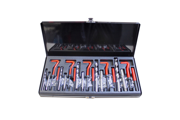 Набор приспособлений и футорок для восстановления резьбы: М5х0,8 М6х1,0 М8х1,25 М10х1,5 М12х1,75 (131пр.)в кейсе.