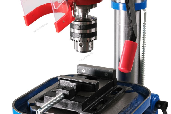 Станок сверлильный NORDBERG ND25120 (900 Вт, 20 мм, 12 скоростей, тиски)